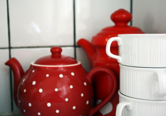 Kitchen tour teapot thrifting vintage kitchenalia Lauren Geisler food blog vignette